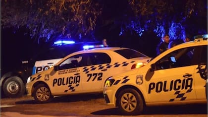 Los efectivos de la Unidad Regional 7 de Alto Comedero se hicieron presentes en el lugar tras ser alertados de la presencia dos heridos