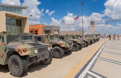Los efectivos militares estatales recibieron autorización para realizar detenciones migratorias en apoyo a las operaciones federales