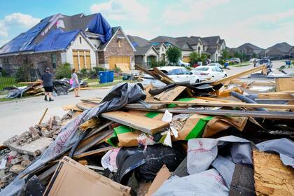 Los efectos de la tormenta en Cypress, Texas, el 19 de mayo de 2024. (Brett Coomer/Houston Chronicle via AP)