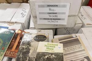 Casi mil libros del arquitecto César Pelli llegaron a la Argentina para ser donados a la Biblioteca Nacional