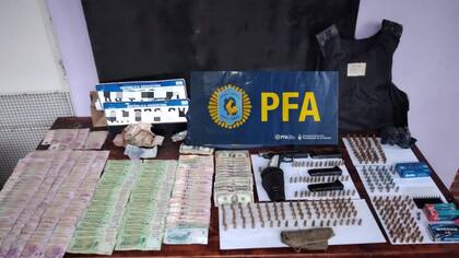 Los elementos secuestrados a Maximiliano Frechero, integrante de La Banda de la Cuarentena