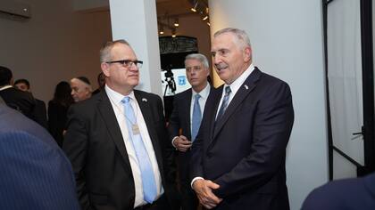 Los embajadores Sela, de Israel; y Stanley, de Estados Unidos