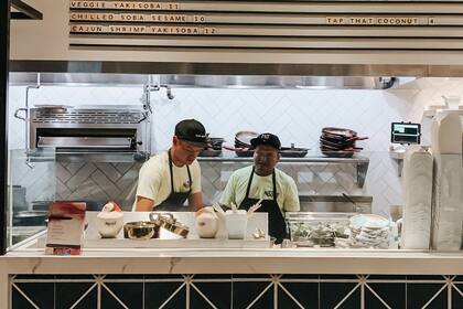 Los empleados con propinas deberán recibir al menos US$15,49 por hora, combinando su salario base y propinas.