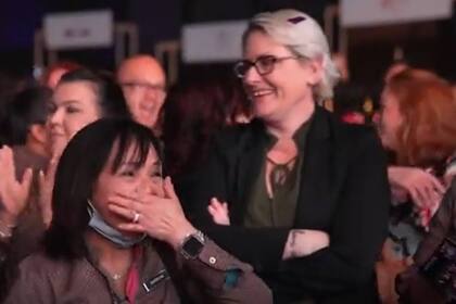 Los empleados no salían de su sorpresa (Foto Captura video)