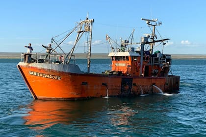 Los emprendedores, en su barco San Salvador II