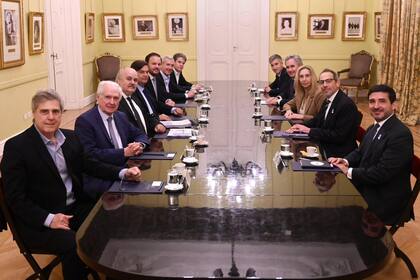 Los empresarios con los funcionarios