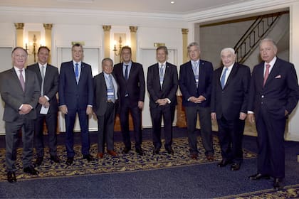 Los empresarios junto al ministro de Economía, Sergio Massa, minutos antes del evento