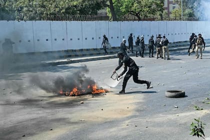 Los enfrentamientos a favor del régimen iraní tuvieron lugar frente al consulado.