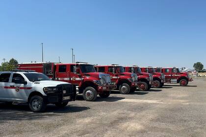 Los equipos enviados por CAL FIRE incluyen cinco autobombas y un jefe de grupo que ya se integraron a las operaciones de supresión en el sur de Oregón, en respuesta a múltiples focos activos