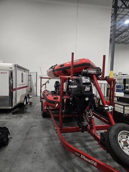 Los equipos partieron rumbo a Texas para ayudar en las labores de búsqueda y rescate tras la histórica inundación
