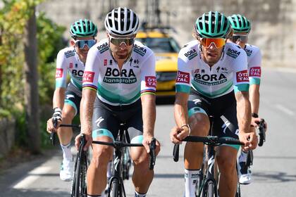 Los equipos salieron a la ruta para entrenarse.