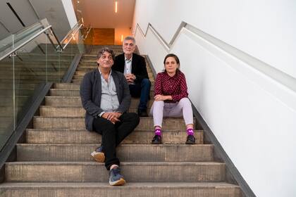 Los escritores Daniel Link, Héctor Guyot y Romina Paula en la Fundación Proa en el lanzamiento del Premio Estímulo a la Escritura 2023