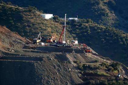 Se retrasa el operativo debido a dificultades técnicas en el entubado del pozo