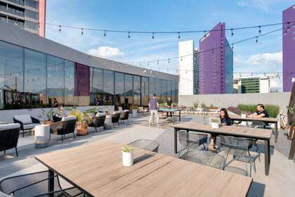 Los espacios de coworking siguen siendo usados por empleados cuyas oficinas no reabrieron