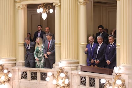 Los espacios disponibles ya estaban asignados a gobernadores y familiares al momento del pedido