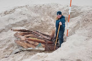 Vieron un trozo de madera sobresalir en la arena y era un naufragio de hace 200 años