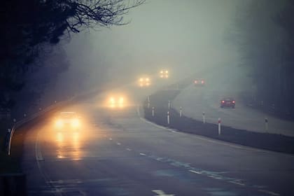 Los especialistas desaconsejan totalmente el uso de las luces altas