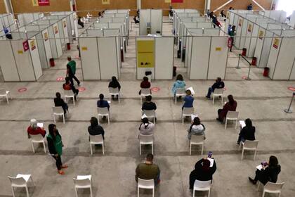 Los especialistas destacan la importancia de aplicarse el primer y el segundo refuerzo para tener protección