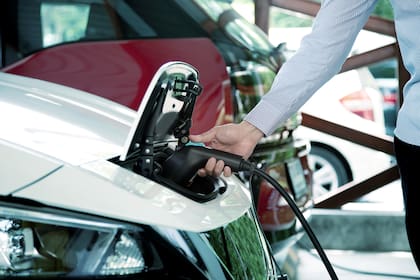 Los especialistas detectaron de cuánto es la vida útil de un auto eléctrico