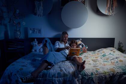 Los especialistas notan una enorme pérdida de la estimulación a través de la palabra; el rol intenso que les toca a los padres en el acompañamiento escolar compite directamente con el juego y la lectura de cuentos