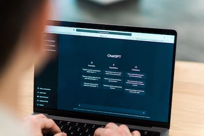 Los especialistas recomiendan que exista transparencia a la hora de generar contenido con IA