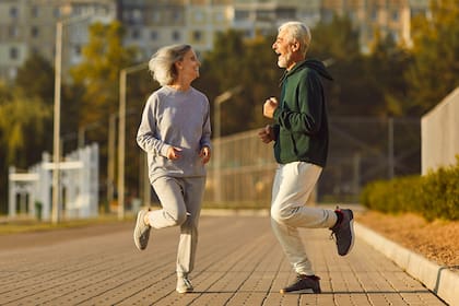 Los especialistas recomiendan sesiones moderadas, ajustadas a la condición de cada persona, con una duración que puede variar entre 20 y 45 minutos