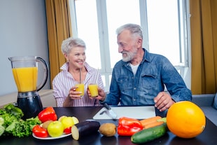 Los especialistas recomiendan una ingesta diaria de frutas y verduras, hidratos de carbono complejos y proteínas