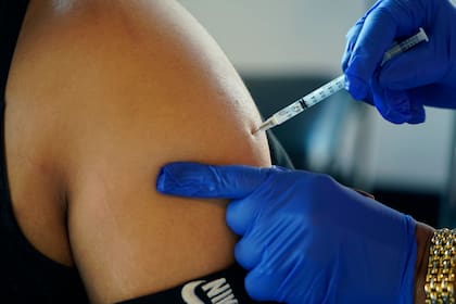 Los especialistas señalan que la vacuna se puede coadministrar junto con la de la gripe