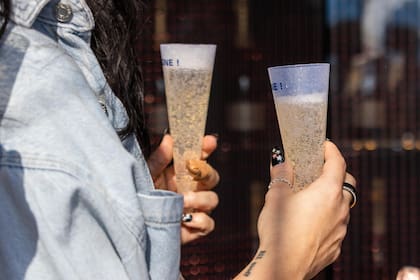 Los espumantes ligeros también son una buena idea para acompañar las achuras