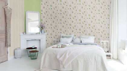 Los estampados pequeños subrayan el ambiente, sobre todo en combinación con colores claros. Crédito: Rasch / Deutsches Tapeten-Institut / dpa-tmn