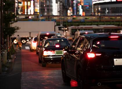 Los estatutos de Florida indican que todo auto deberá estar equipado con una o más luces de freno en la parte trasera