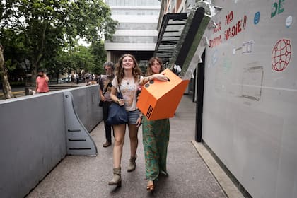 Los estipendios de los becarios promedian los 786.000 pesos desde mayo de 2024