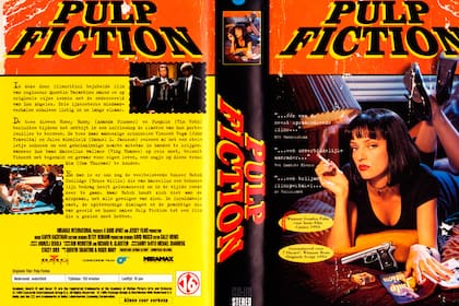 Los estuches de los VHS tenían una gráfica especial para el frente y una síntesis de la película en el dorso. 