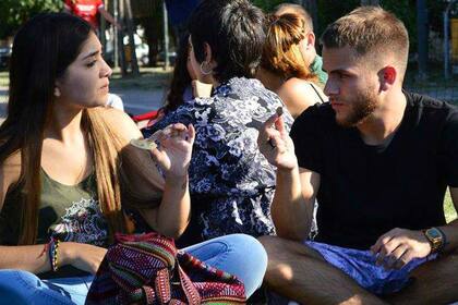 Los estudiantes comparten experiencias