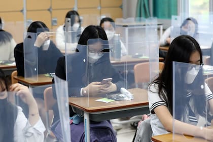 Los estudiantes de Corea del Sur regresan a las aulas