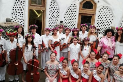 Los estudiantes pueden aprender a toca una variedad de instrumentos musicales en la fundación