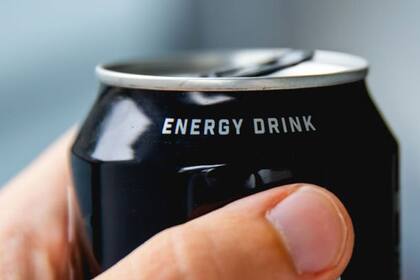 Los estudios han descubierto que la combinación de azúcar y cafeína que contienen puede provocar problemas como hipertensión o arritmia.