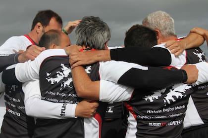 Los ex combatientes se abrazan en las Islas Malvinas