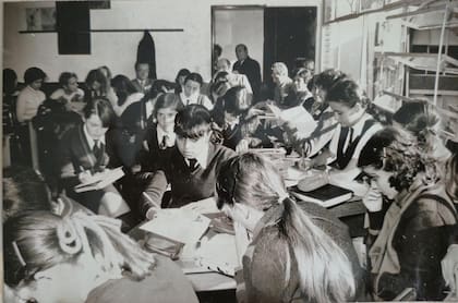 "Los exalumnos y alumnas se sienten muy involucrados, lo llevan en la sangre y alguno traen a sus hijos y hasta a sus nietos", sostiene Edgardo