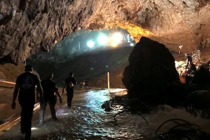 Los menores de entre 11 y 16 años, junto a su entrenador de 25, quedaron atrapados el 23 de junio en una cueva inundada