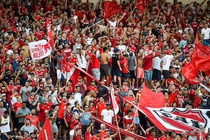 Los expertos aseguran que uno de los motivos del deterioro en el estadio de Independiente fue la capacidad excedida de hinchas en muchos partidos