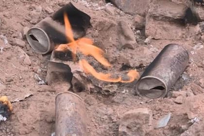 Los expertos aseguran que vivir sobre un suelo que arde es peligroso, ya que en cualquier momento la tierra puede ceder