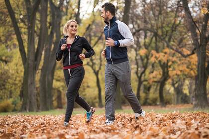 Los expertos recomiendan dedicarle un rato cada día a caminar (Foto ilustrativa)