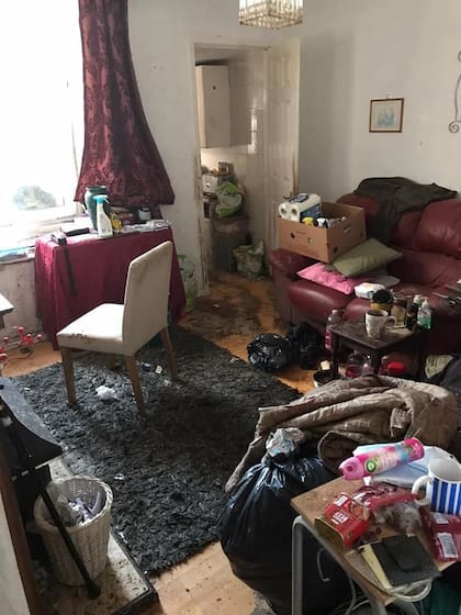 Los expertos sacaron "toneladas" de basura de la casa