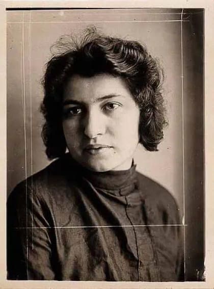 Los expertos señalan que Dora Diamant nunca se apartó de Kafka, estuvo con él hasta el final.