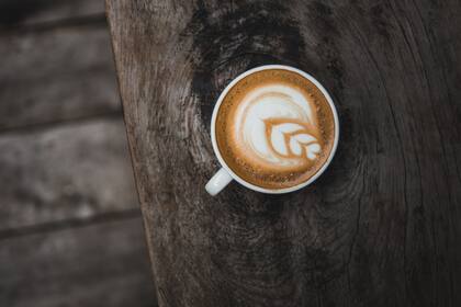 Los expertos sugieren evitar la cafeína, ya sea la que encontramos en el café