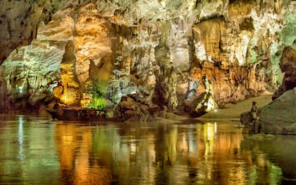 Los exploradores se sumergieron en el río subterráneo de Son Doong y encontraron un pasadizo que la conecta con otra cueva cercana