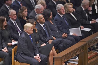 Trump, Obama, Clinton en el funeral de George H.W. Bush