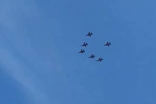 Seis F-16 hicieron un vuelo rasante sobre el Obelisco, la Casa Rosada y Costanera