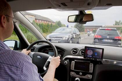 Los fabricantes están estudiando alternativas de alerta: pantallas, vibración del volante o de los pedales